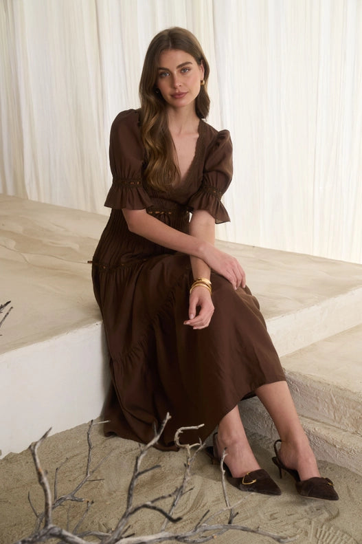 Savannah Sweetheart Neck Midi Dress