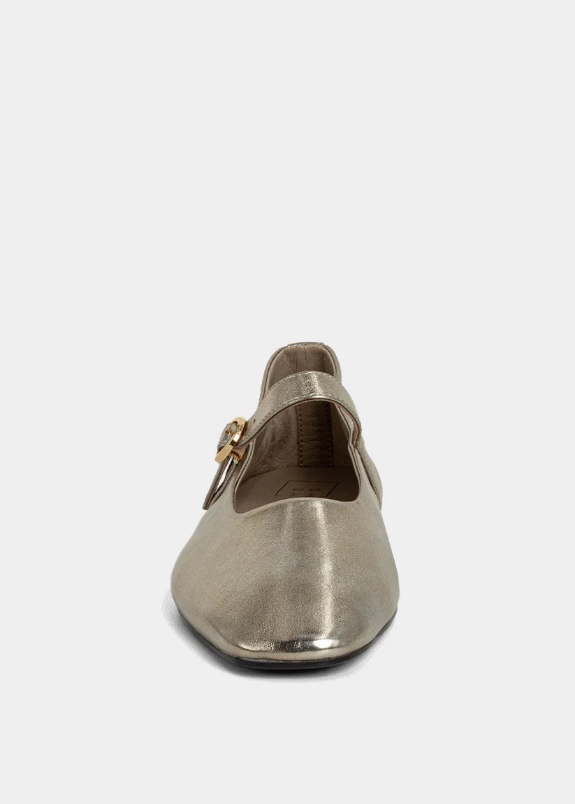 Cecily Gold Flat